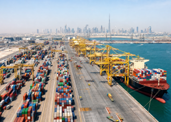 Comércio exterior não petrolífero dos Emirados Árabes Unidos em terminal logístico