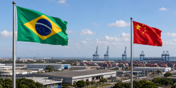 Produzir no exterior pode ampliar competitividade de empresas brasileiras, defende Leandro Monteiro